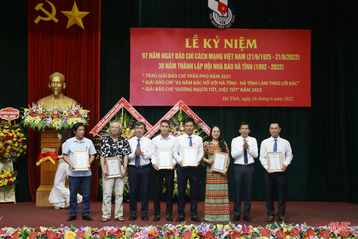 Hà Tĩnh vinh danh 76 tác phẩm báo chí xuất sắc