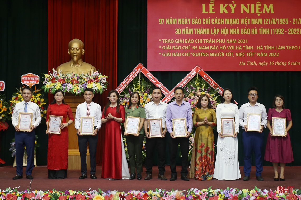 Hà Tĩnh vinh danh 76 tác phẩm báo chí xuất sắc