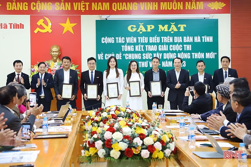Báo Hà Tĩnh gặp mặt cộng tác viên, trao giải Cuộc thi chung sức xây dựng nông thôn mới 2023
