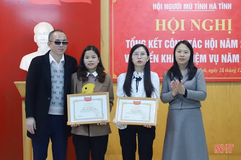 Huy động gần 4,7 tỷ đồng hỗ trợ người mù ở Hà Tĩnh