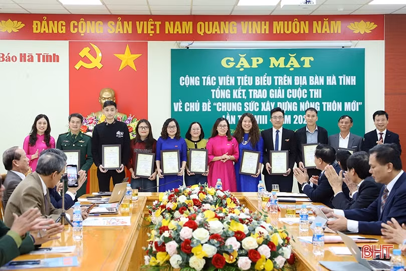 Báo Hà Tĩnh gặp mặt cộng tác viên, trao giải Cuộc thi chung sức xây dựng nông thôn mới 2023