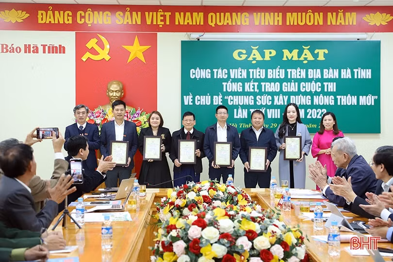 Báo Hà Tĩnh gặp mặt cộng tác viên, trao giải Cuộc thi chung sức xây dựng nông thôn mới 2023