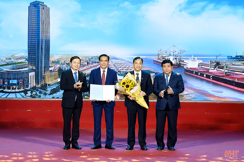Những “viên gạch hồng” hiện thực hóa tiềm năng và khát vọng của Hà Tĩnh