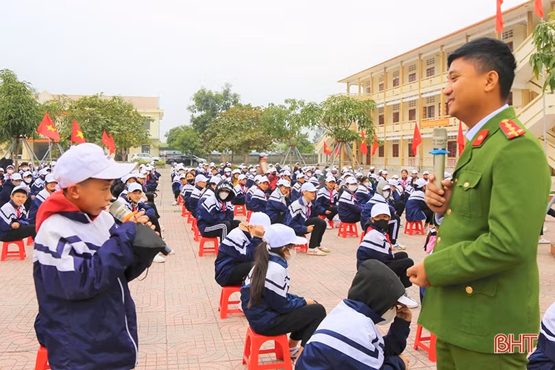 Truyền thông “nói không” với pháo nổ, vật liệu nổ cho hàng chục ngàn học sinh, giáo viên