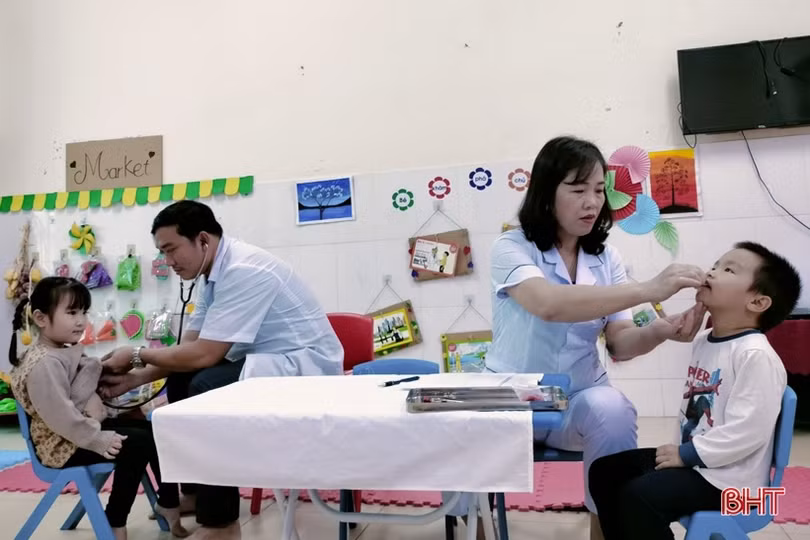 Hà Tĩnh triển khai an toàn chiến dịch uống vitamin A liều cao cho trẻ