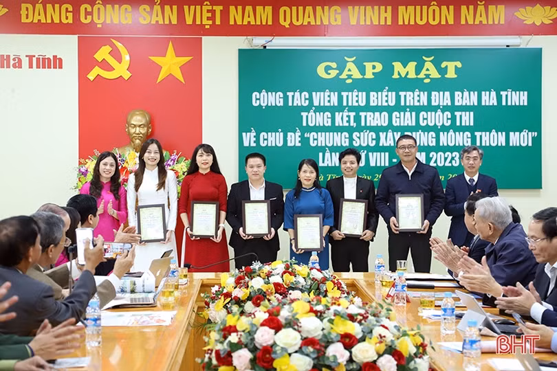 Báo Hà Tĩnh gặp mặt cộng tác viên, trao giải Cuộc thi chung sức xây dựng nông thôn mới 2023