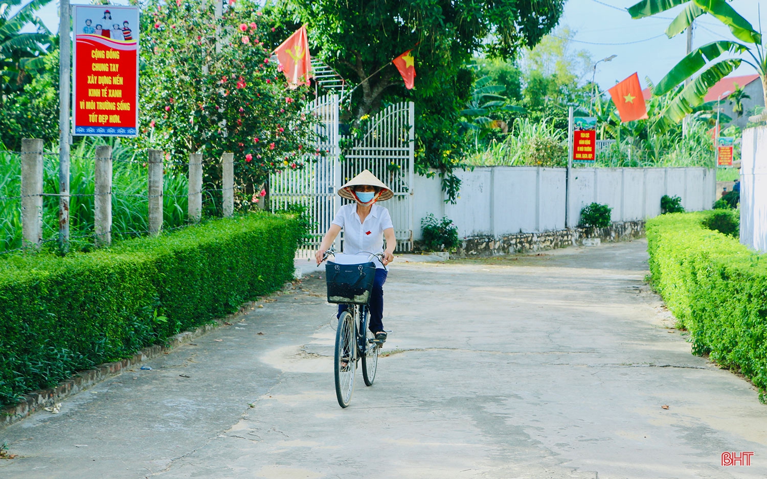 Người phụ nữ miền sơn cước Hà Tĩnh gần 20 năm “gánh” việc làng