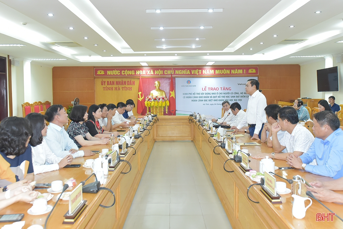 Kiểm toán Nhà nước và Vietcombank tổ chức nhiều hoạt động nhân ái tại Hà Tĩnh