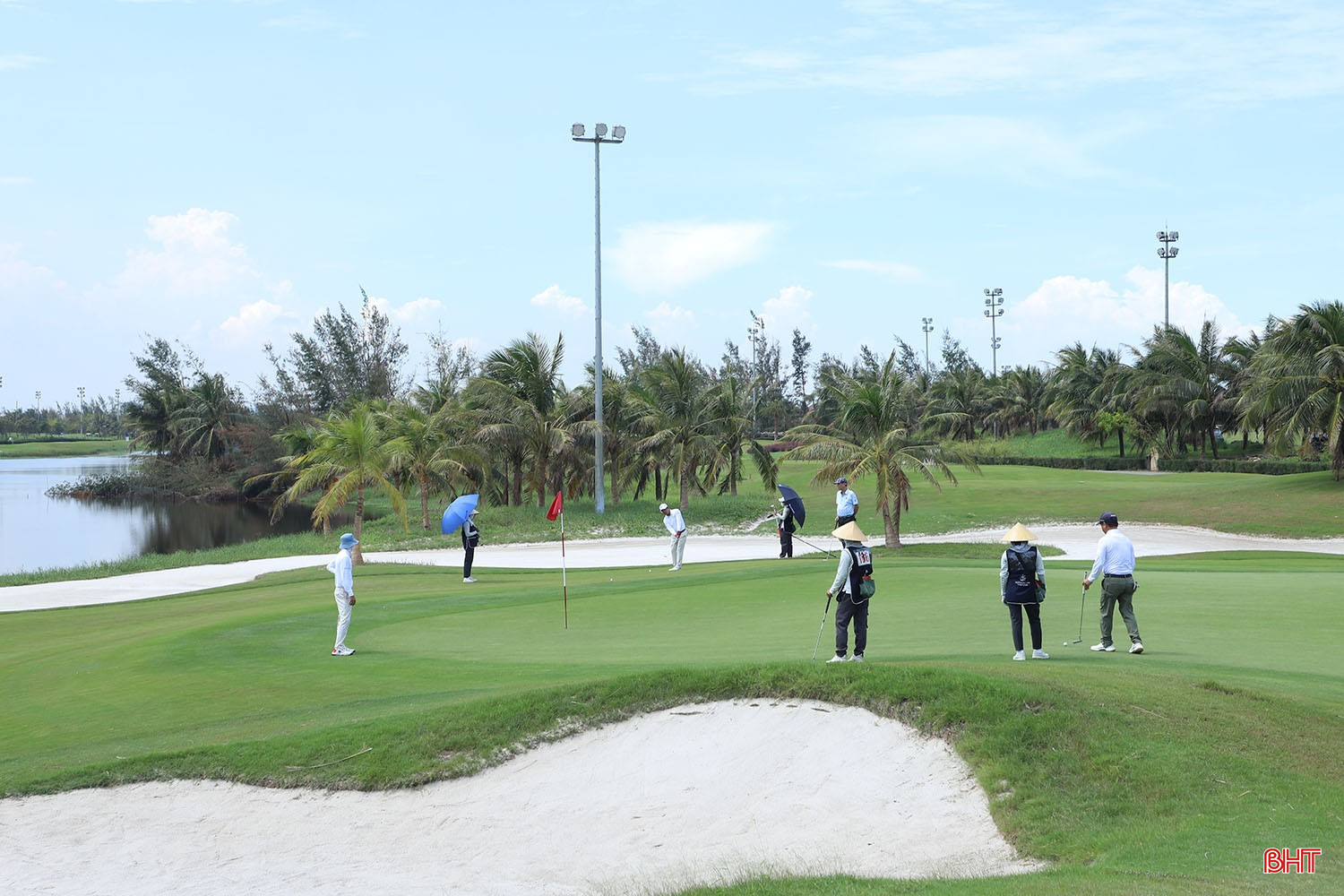 Giải golf Hiệp hội Doanh nghiệp tỉnh là hoạt động thường niên được tổ chức chào mừng Ngày Doanh nhân Việt Nam 13/10.