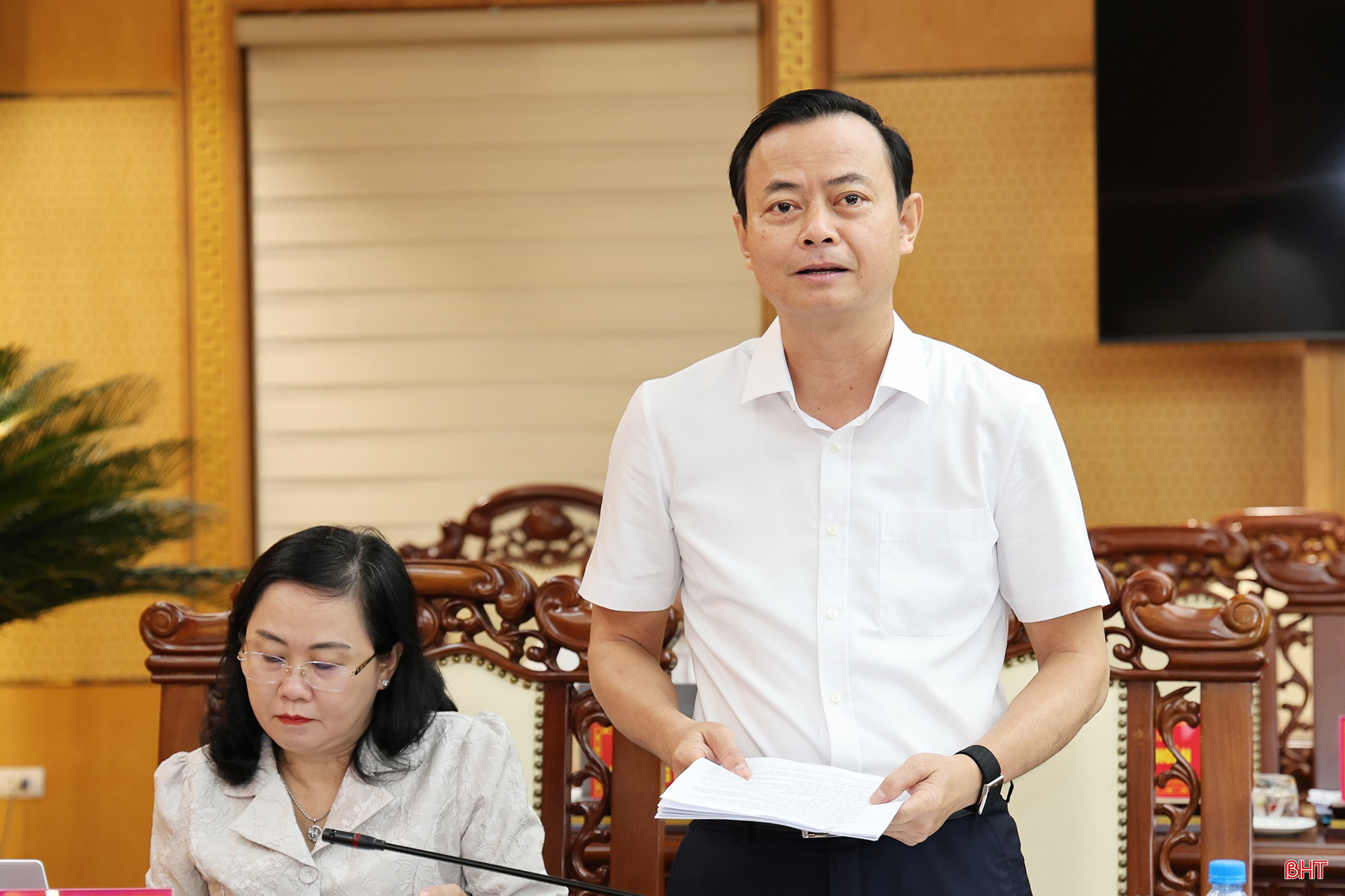 Đồng chí Hà Văn Hùng - Ủy viên BTV, Trưởng ban Tuyên giáo Tỉnh ủy phát biểu ý kiến tại hội nghị.