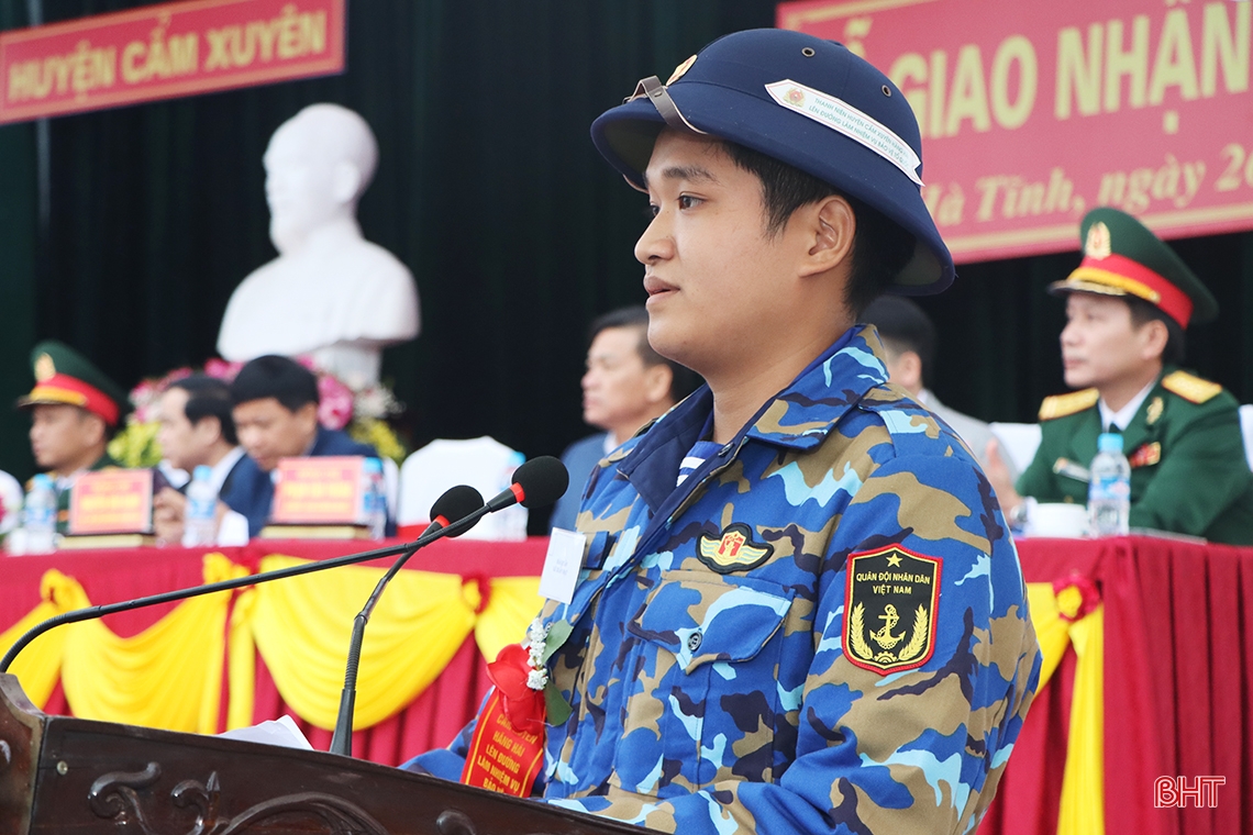 Lãnh đạo Hà Tĩnh, Bộ Quốc phòng dự lễ giao nhận quân tại các địa phương