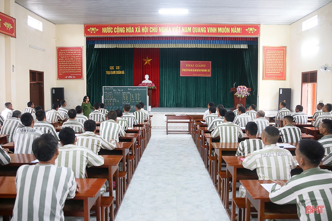 Lớp học “đặc biệt” trong trại giam ở Hà Tĩnh