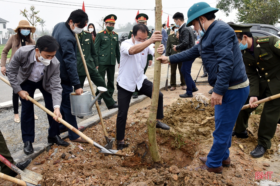 Phó Bí thư Thường trực Tỉnh ủy Hà Tĩnh dự lễ trồng cây đầu năm tại Lộc Hà