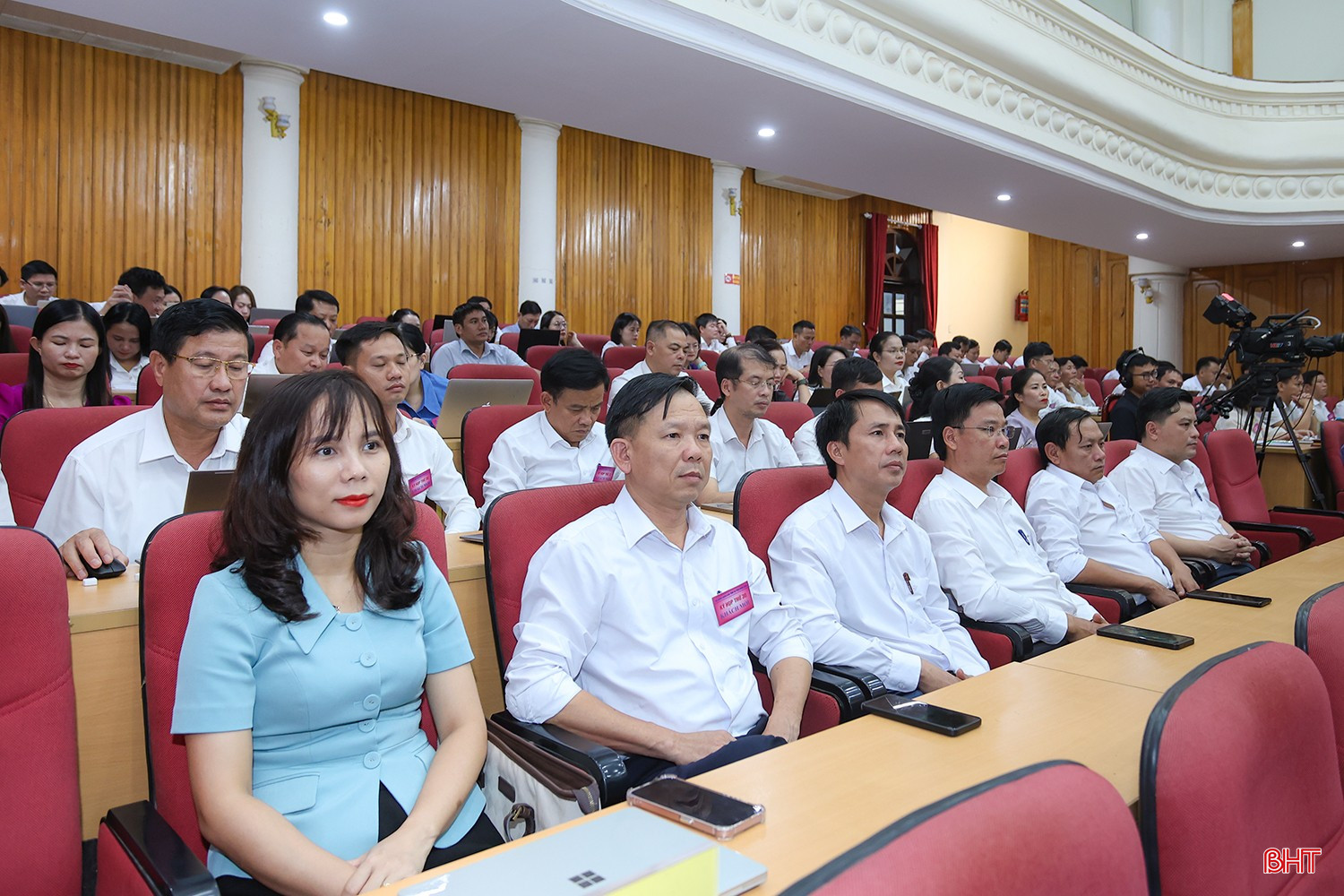 Đại biểu tham dự kỳ họp.