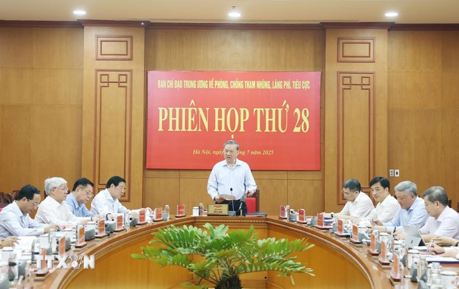 Tổng Bí thư Tô Lâm, Trưởng BCĐ Trung ương về phòng chống tham nhũng, lãng phí, tiêu cực phát biểu tại cuộc họp. (Ảnh: Thống Nhất/TTXVN)
