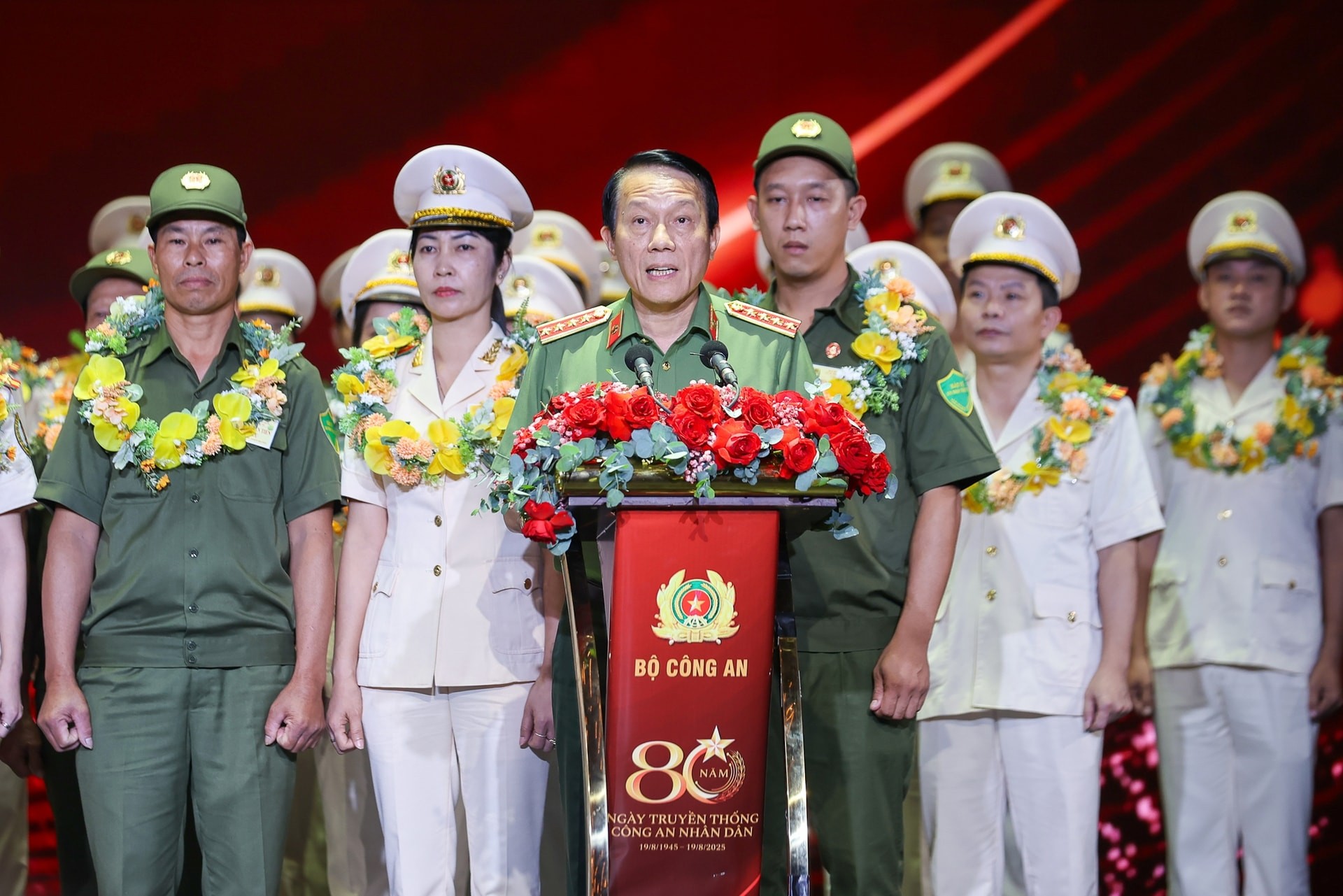 Bộ trưởng Bộ Công an Lương Tam Quang phát động phong trào thi đua "Vì an ninh Tổ quốc" giai đoạn 2025-2030 - Ảnh: VGP/Nhật Bắc