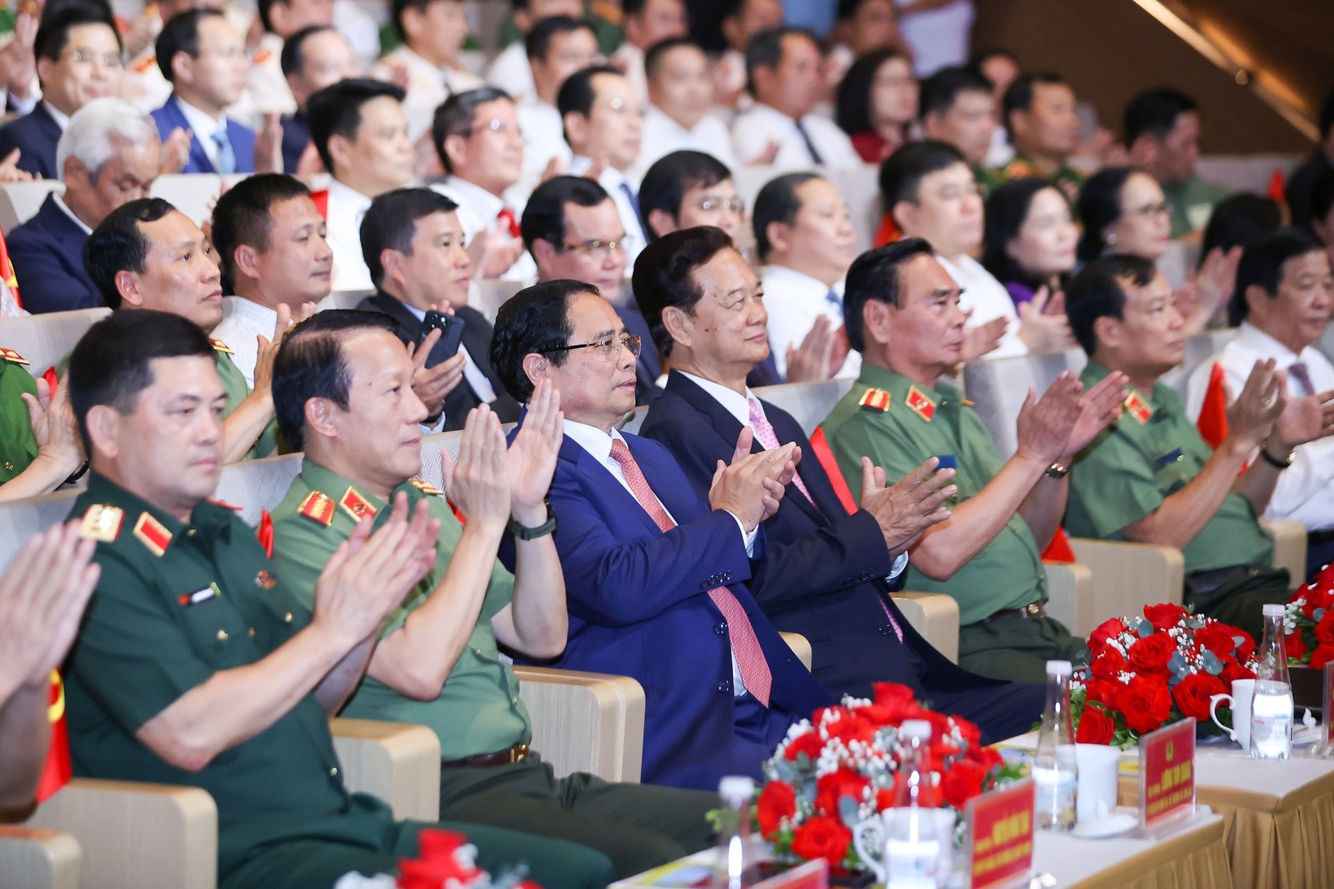 Thủ tướng Phạm Minh Chính cùng các đại biểu dự Đại hội Thi đua "Vì an ninh Tổ quốc" lần thứ IX - Ảnh: VGP/Nhật Bắc