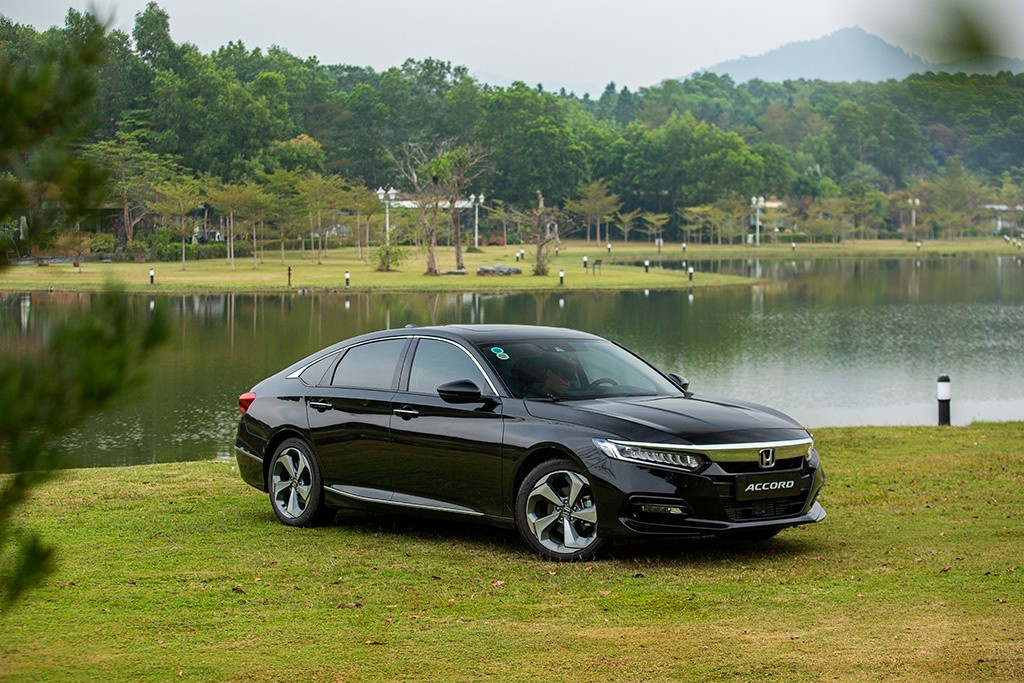 Honda Accord số VIN 2023 được đại lý áp dụng khuyến mại gần 300 triệu đồng để dọn kho. Ảnh: HVN.