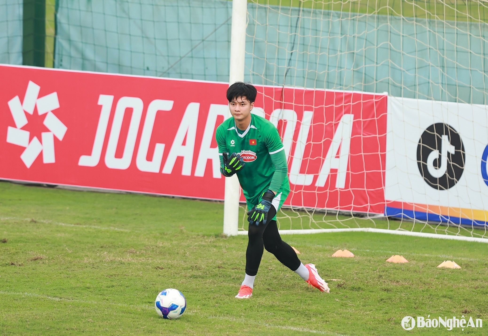 Thủ môn Cao Văn Bình. Ảnh: Baonghean.vn