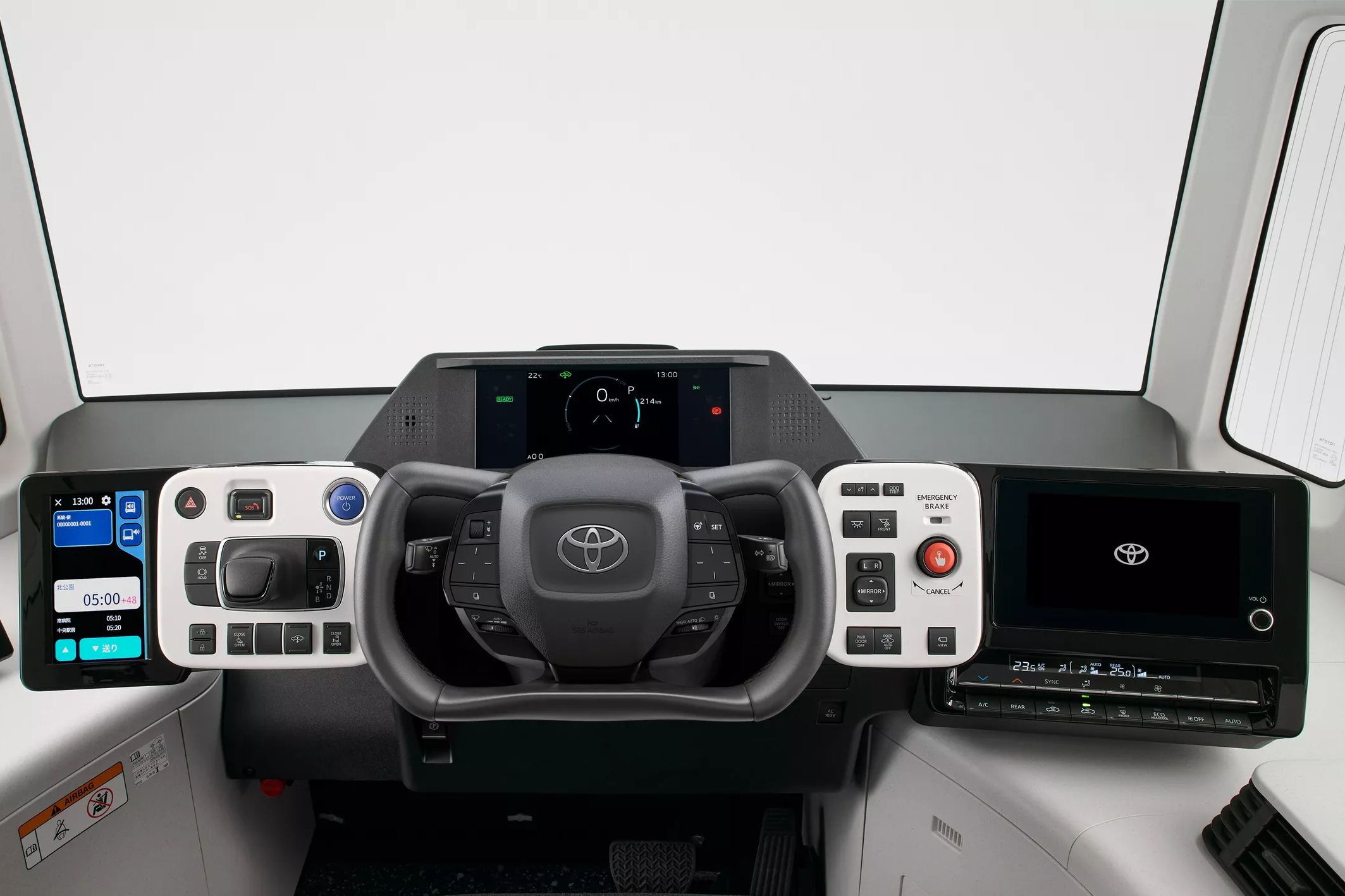 So với phiên bản xuất hiện tại làng Olympic 2020, Toyota e-Palette được bổ sung vị trí người lái trung tâm với trang bị hỗ trợ lái cấp độ 2. Toyota cho biết có thể nâng cấp phần mềm để bổ sung tính năng tự hành "Automated Driving Kit".