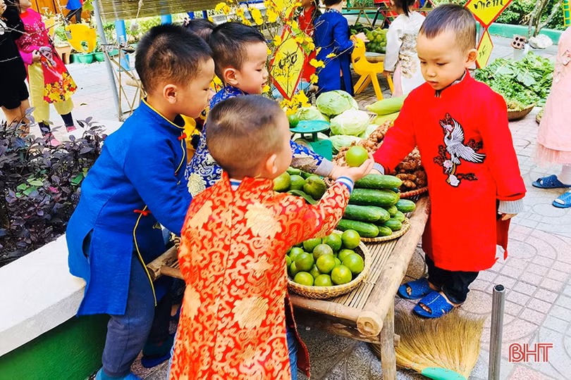 Rực rỡ hội chợ “Xuân yêu thương 2019” Trường Mầm non Trí Đức