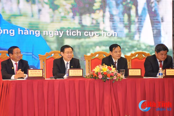 Video: Chủ tịch UBND tỉnh Hà Tĩnh chia sẻ kinh nghiệm xây dựng KDC kiểu mẫu, vườn mẫu