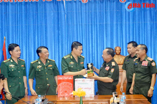 bo doi bien phong ha tinh chuc tet bunpimay