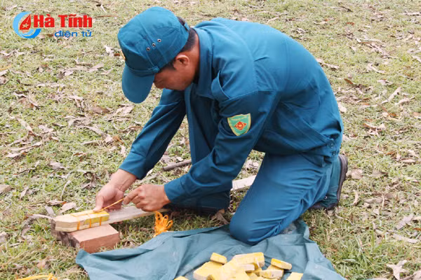 dan quan nghi xuan thi nem luu dan danh dich doi khang