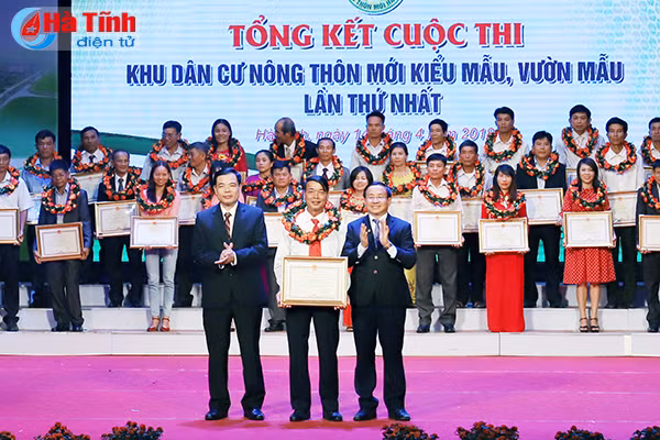 ha tinh vinh danh 34 khu dan cu kieu mau 31 vuon mau tieu bieu