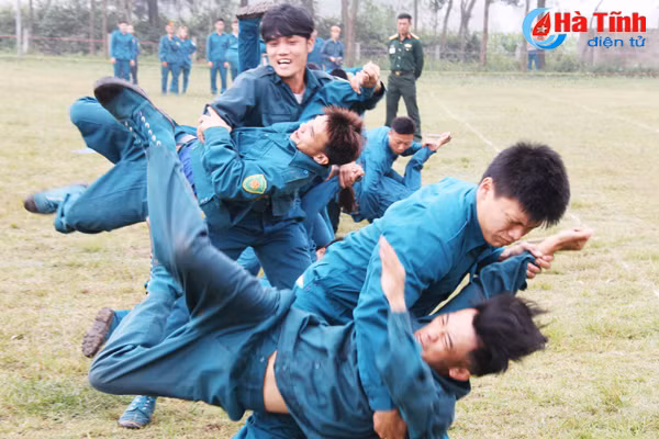 dan quan nghi xuan thi nem luu dan danh dich doi khang