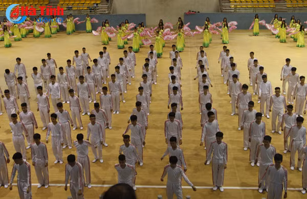 so duyet chuong trinh khai mac dai hoi tdtt toan tinh lan thu viii