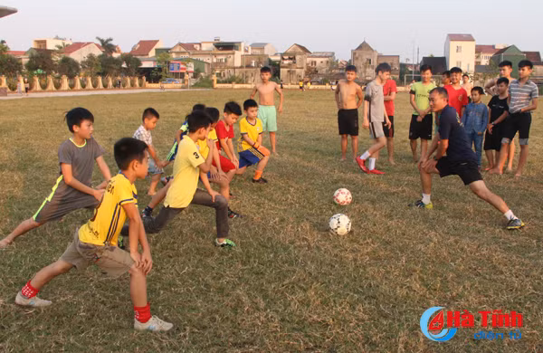 cau thu nhi ha tinh luyen gio hao huc cho ngay pvf tuyen sinh