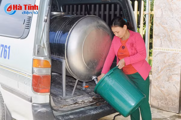 them nhieu gieng nhiem dau cuoc song nguoi dan huong trach bi dao lon