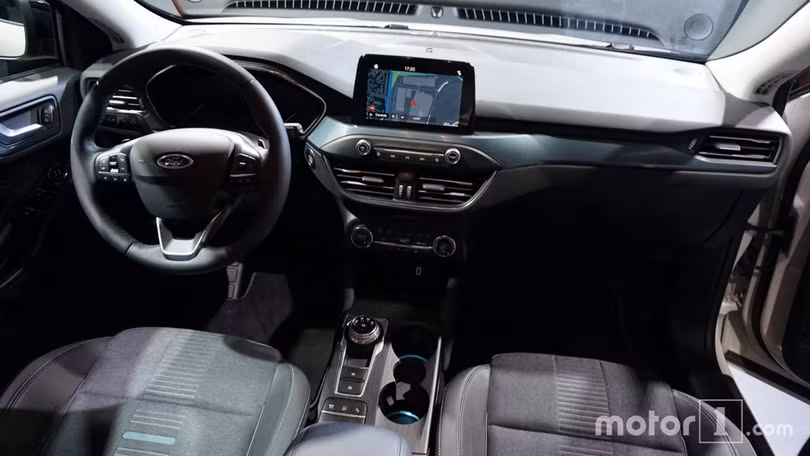 ngam nhin bo anh thuc te cua ford focus 2019 vua duoc ra mat