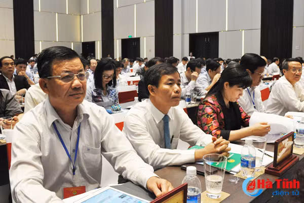 Video: Chủ tịch UBND tỉnh Hà Tĩnh chia sẻ kinh nghiệm xây dựng KDC kiểu mẫu, vườn mẫu
