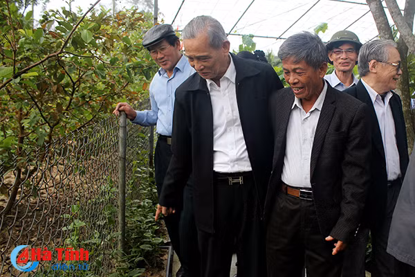 lanh dao tinh ha tinh qua cac thoi ky tham quan khu dan cu kieu mau vuon mau
