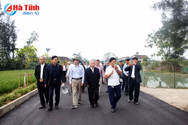 lanh dao tinh ha tinh qua cac thoi ky tham quan khu dan cu kieu mau vuon mau