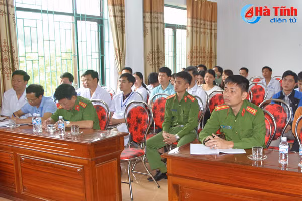 trang bi ky nang pccc cho doi ngu can bo y te o vu quang