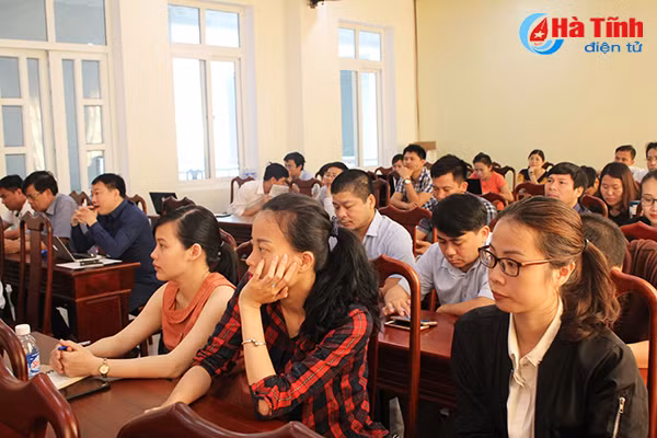 trang bi ky nang lam bao hien dai cho phong vien bien tap vien