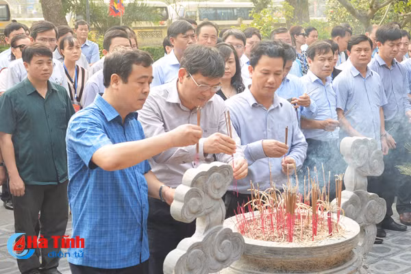 doan can bo uy vien du khuyet trung uong dang dang huong tai nga ba dong loc