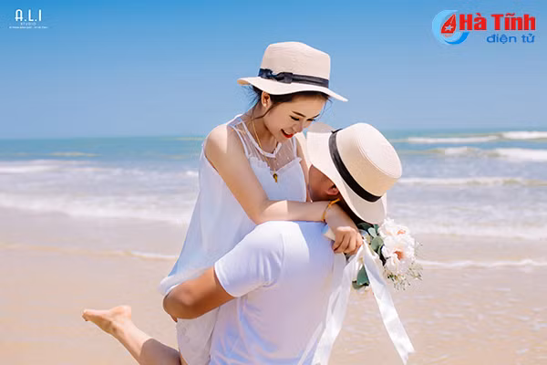 doi uyen uong nguoi lao vuot hon 200 km den ha tinh chup anh cuoi