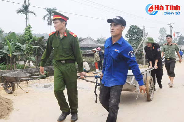 photo tuoi tre ha tinh ho tro thach tien xay dung nong thon moi