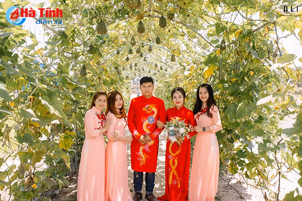 doi uyen uong nguoi lao vuot hon 200 km den ha tinh chup anh cuoi