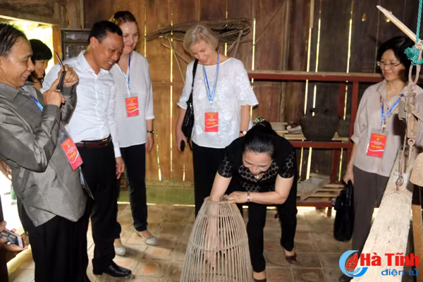 video ve dep ntm ha tinh niu buoc doan dai su quan