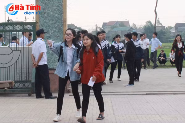 1 184 hoc sinh ha tinh duoc cong nhan hoc sinh gioi tinh lop 10 11