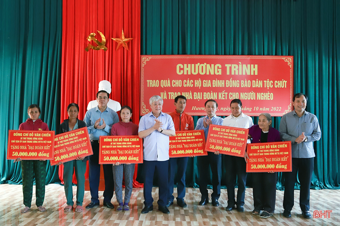 Chủ tịch Ủy ban Trung ương MTTQ Việt Nam: Hương Khê thực hiện tốt nghị quyết về phát huy sức mạnh đoàn kết dân tộc