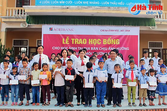 cac dia phuong don vi tiep tuc ho tro nguoi dan vung lu ha tinh