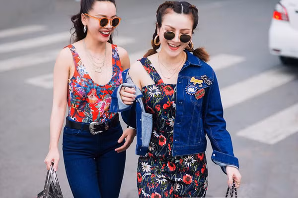 sao viet lam song day mot hoa tiet ruc ro