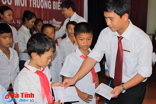 cac dia phuong don vi tiep tuc ho tro nguoi dan vung lu ha tinh