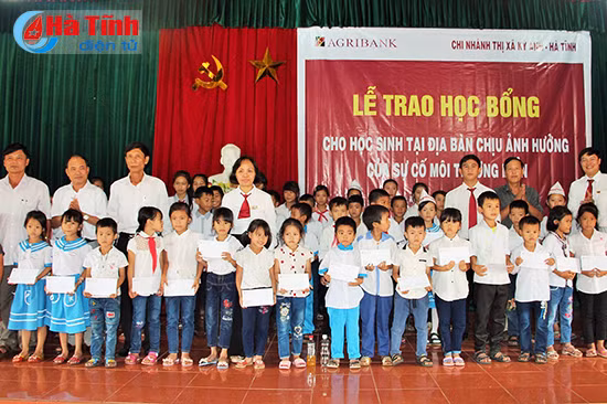 cac dia phuong don vi tiep tuc ho tro nguoi dan vung lu ha tinh